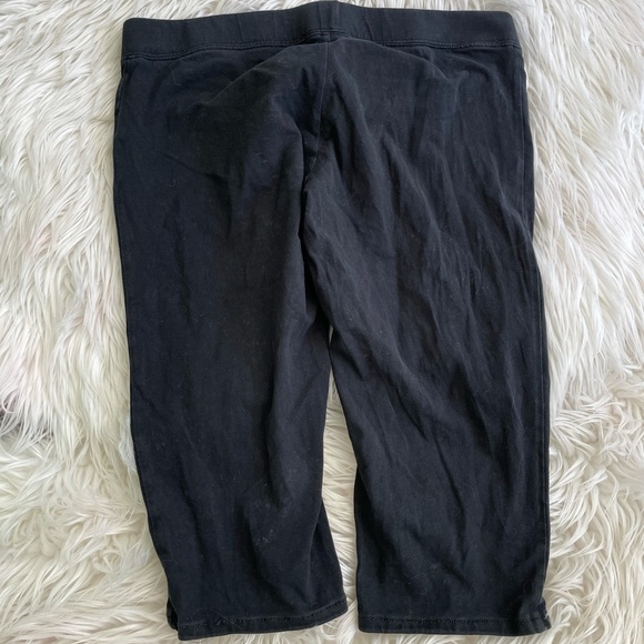 Old Navy Maternity Capris - Picture 2 of 3